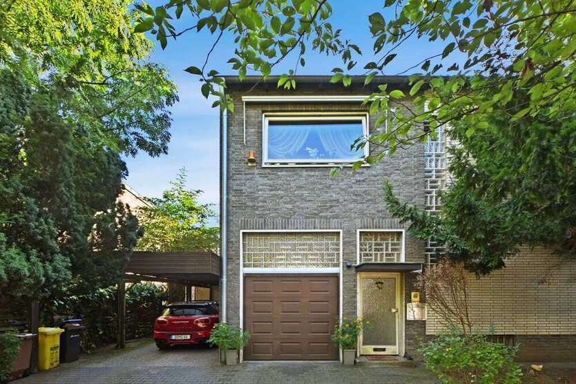 Haus zum Kaufen in Düsseldorf 99.900 € 151 m²