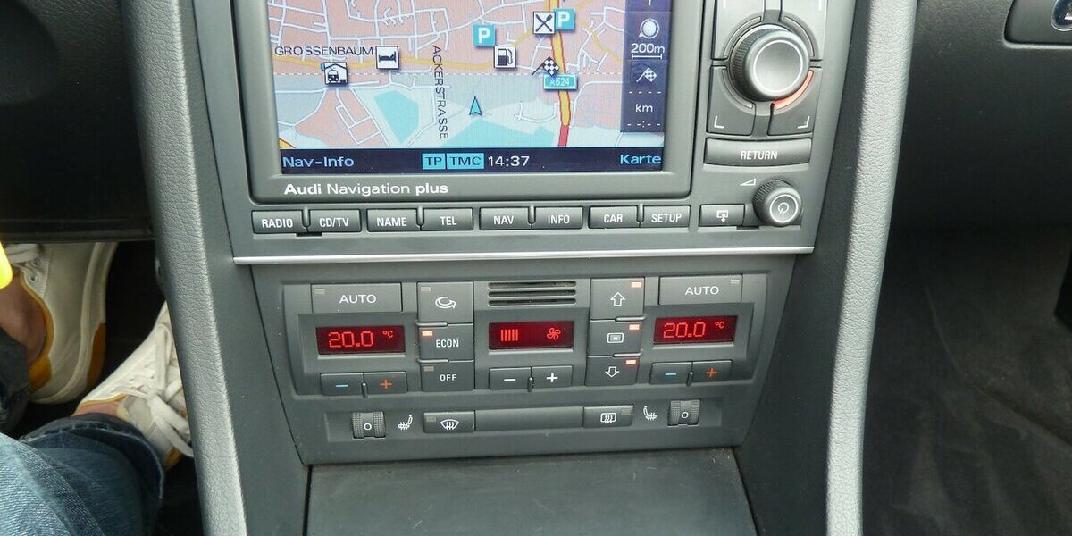 Audi A4 Cabrio 1.8 T Leder E-dach Navi kl. Mängel 161.000 km 4.900 &euro; Ratingen 40885