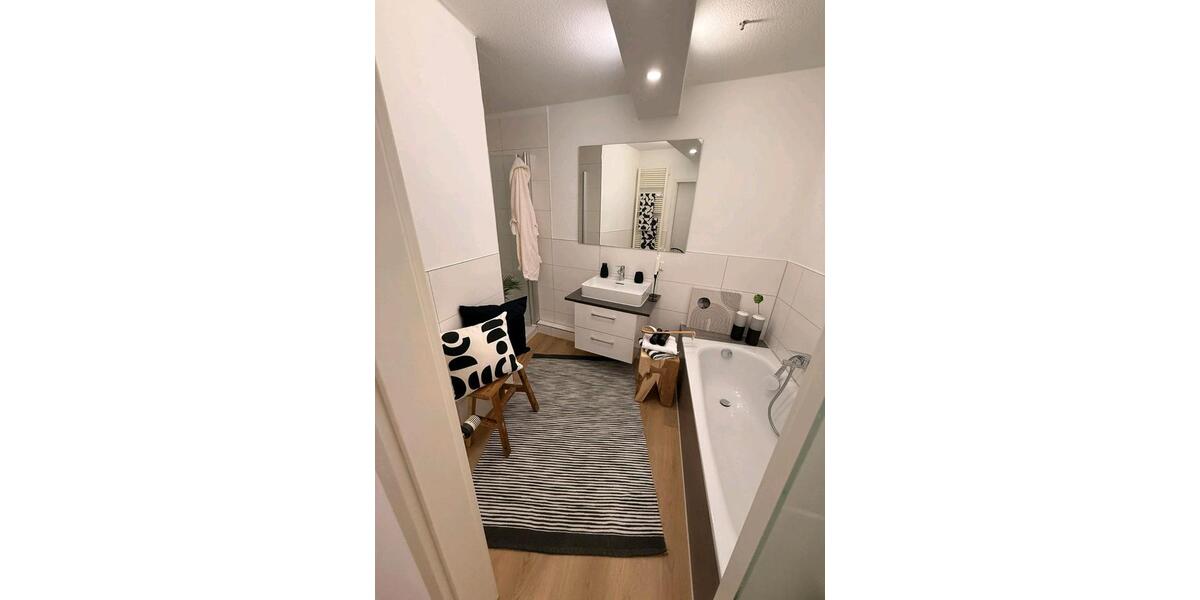 Sanierte Eigentumswohnung ohne Maklergebühr in 47198 Duisburg 3 zimmer