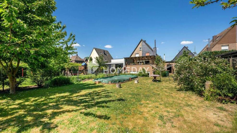 Viel Raum, Charme & Möglichkeiten - DHH mit Pool, möglicher Einliegerwohnung & großer Garage 7 zimmer