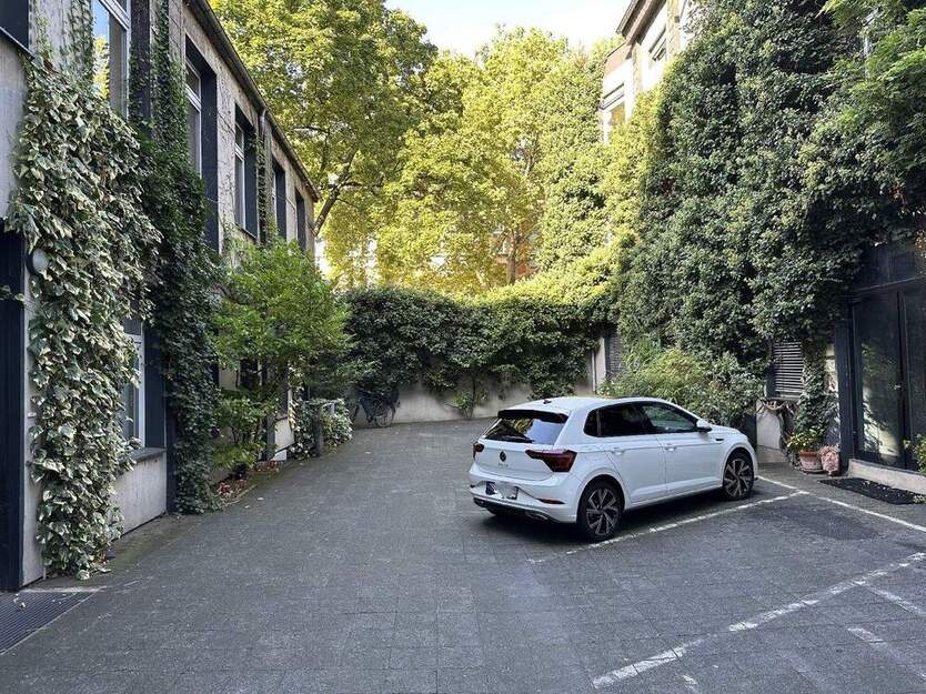 Düsseldorf-Friedrichstadt! Helles, großräumiges Büro mit PKW-Stellplatz! 1 zimmer