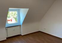 Frisch renovierte Dachgeschoßwohnung in DU-Walsum zu vermieten