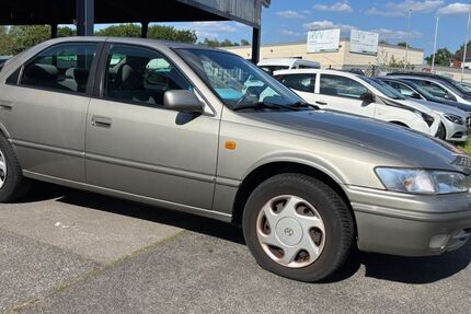 Toyota Camry 122.000 km 3.990 &euro; Essen 45356