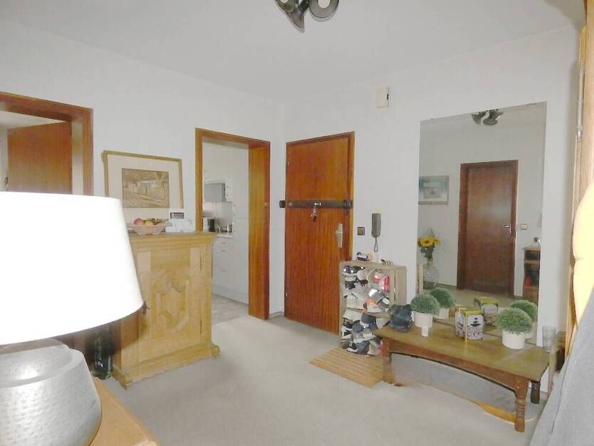 ECHT FAMILIENTAUGLICH - 5- Zimmer Erdgeschoss-Maisonette mit Balkon, Loggia + Terrasse
