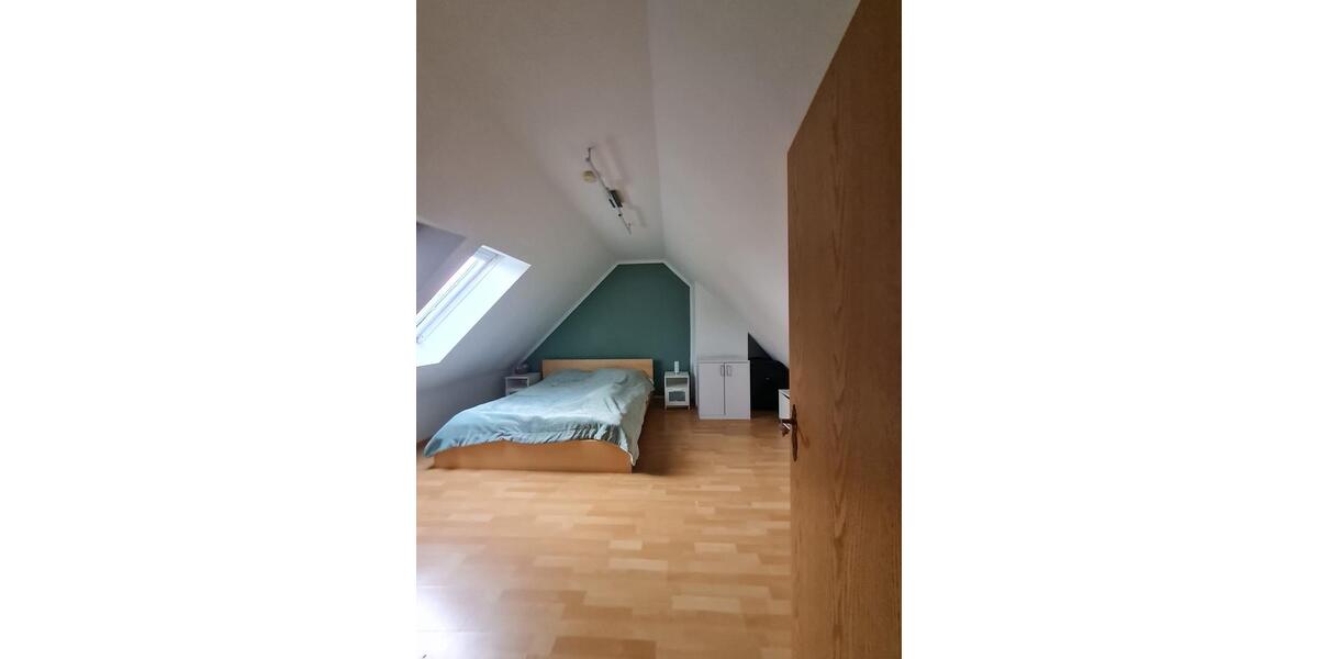 Oberhausen Dümpten ruhige DG Wohnung ab 1.3.26 zimmer