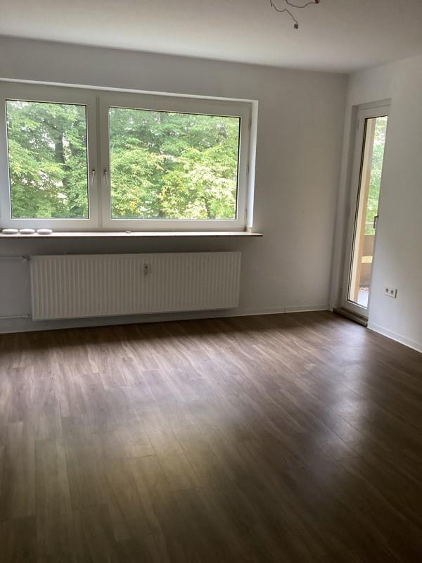 Komm nach Heiligenhaus: renovierte 2-Zi.-Whg. mit Duschbad und sonnigem Balkon in Nonnenbruch zimmer