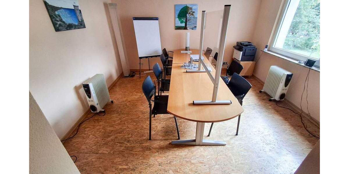 Großzügiges Zweifamilienhaus mit viel Platz und separatem Bürobereich in Top Lage von D-Unterrath 6 zimmer