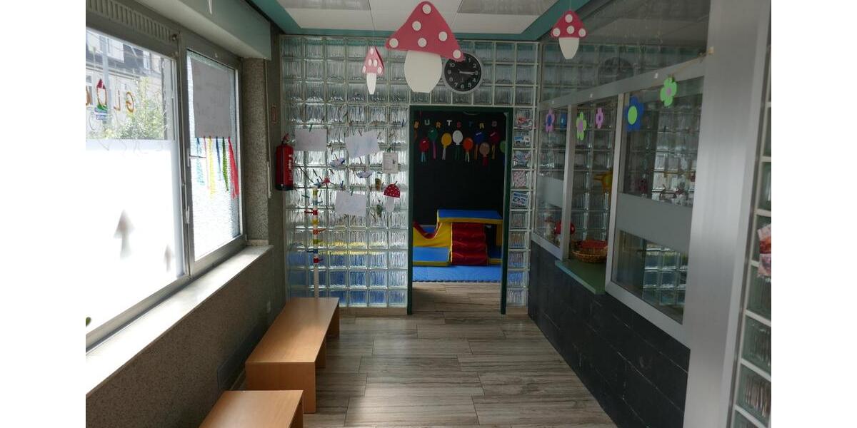 5 große helle Räume Parterre zentrumsnah, Garten und Parkplätze zimmer