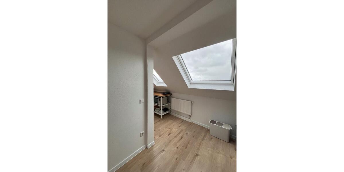 Dachgeschoßwohnung Krefeld Cracau - 1 Zimmer, 36 m&sup2;, 475&euro; | Angebot:25613643