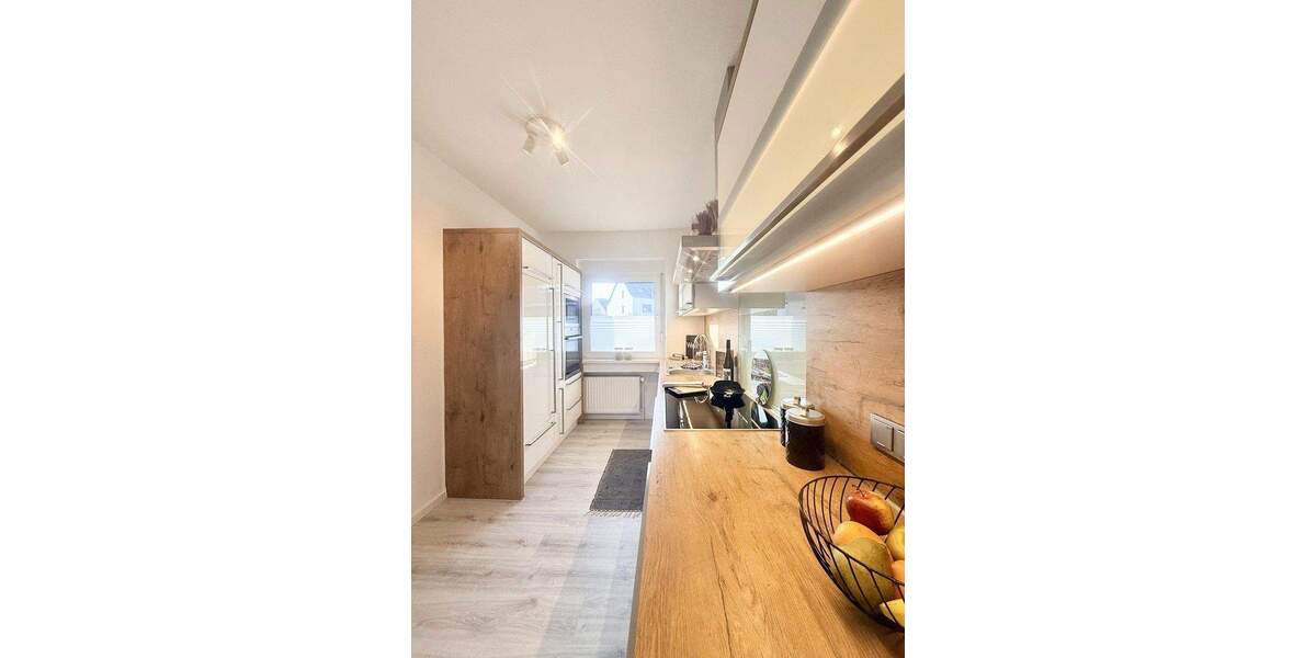 Provisionsfrei: Renoviertes Haus *Einbauküche *Energiekl. E *Ausbaureserve *Mehrgenerationsfähig 5 zimmer