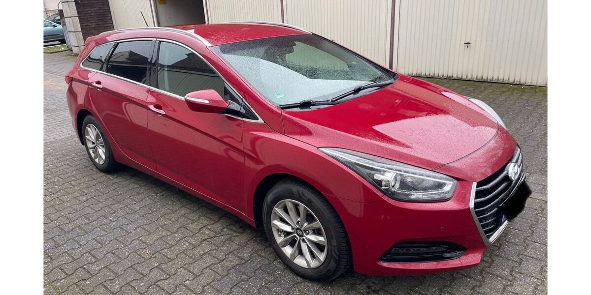 Hyundai i40 109.000 km 9.900 &euro; Duisburg 47166