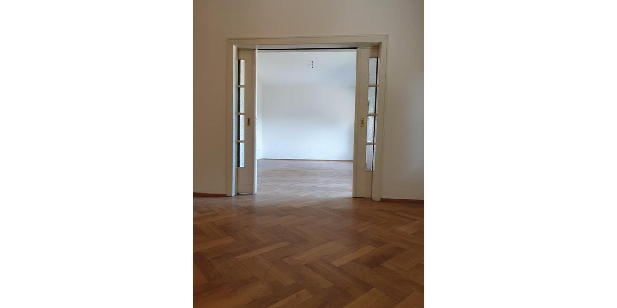Etagenwohnung Duisburg Mittelmeiderich - 5 Zimmer, 159 m&sup2;, 1.110&euro; | Angebot:25163793