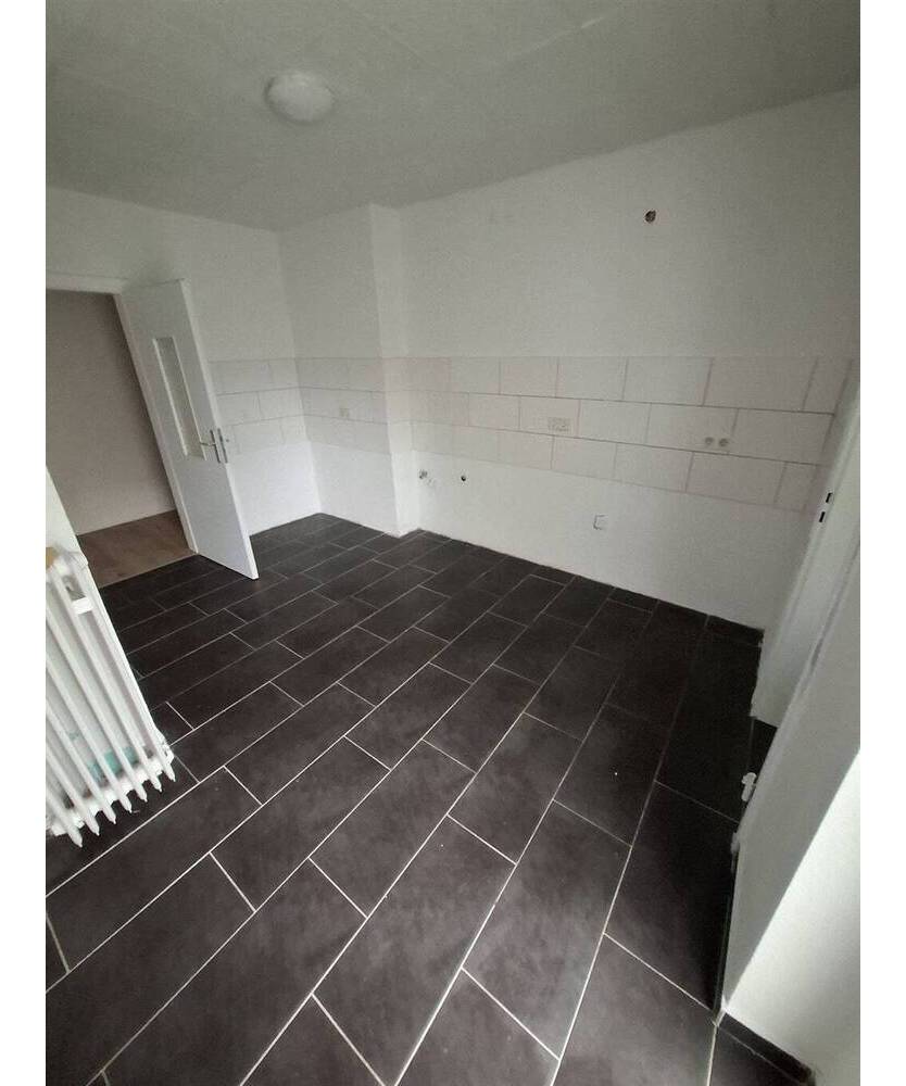 Renovierte helle Etagenwohnung ab sofort zu vermieten