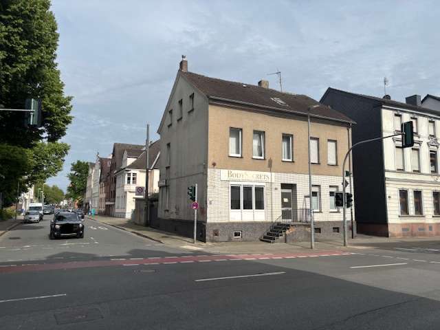 Einfamilienhaus Gelsenkirchen Ückendorf - 9 Zimmer, 324 m&sup2;, 325.000&euro; | Angebot:26881397
