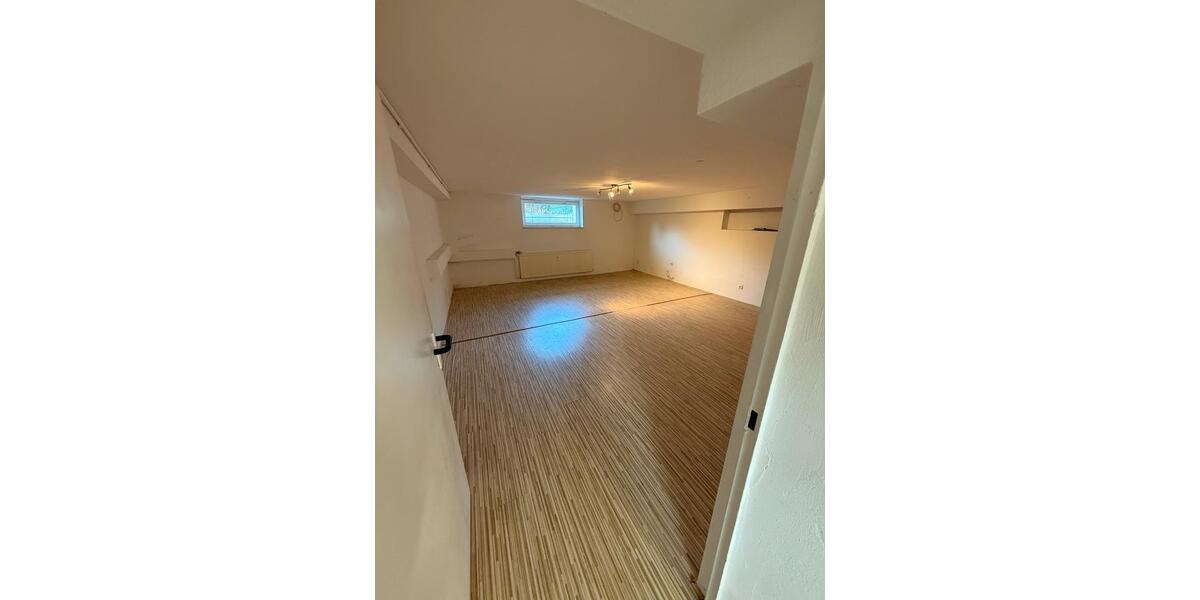Erdgeschoßwohnung Wesel - 1 Zimmer, 107 m&sup2;, 1.500&euro; | Angebot:24831848