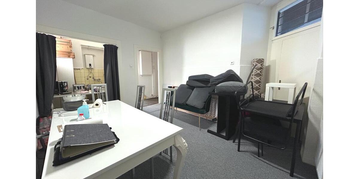 Modernisierte Gewerbeeinheit im Erdgeschoss zimmer