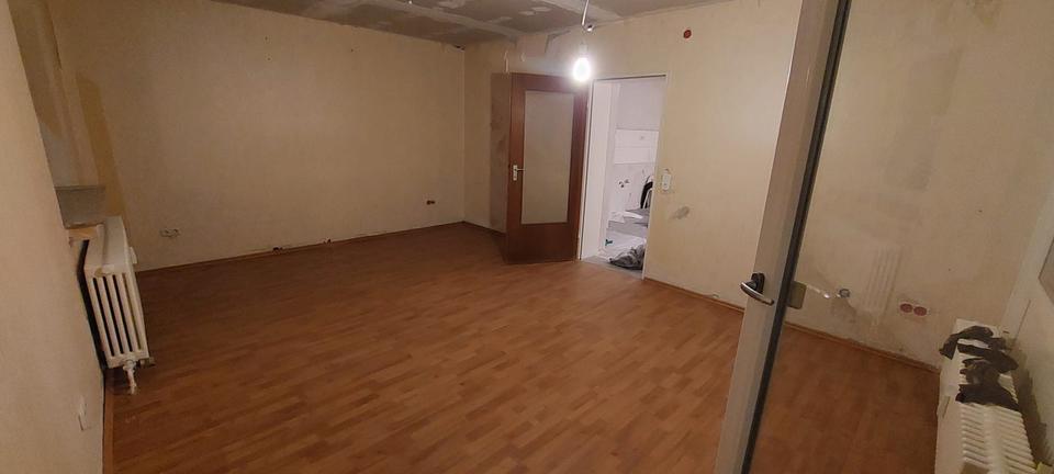 Teilsanierte 93m2 Erdgeschosswohnung mit 3,5 Zimmer 3.5 zimmer