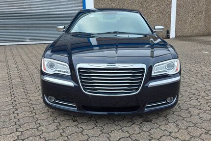 Chrysler 300C 198.000 km 11.400 &euro; Moers 47441