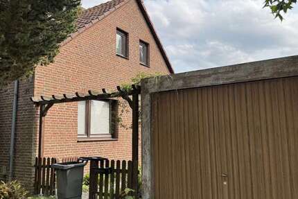 Haus zum Kaufen in Düsseldorf 390.000 € 90 m²
