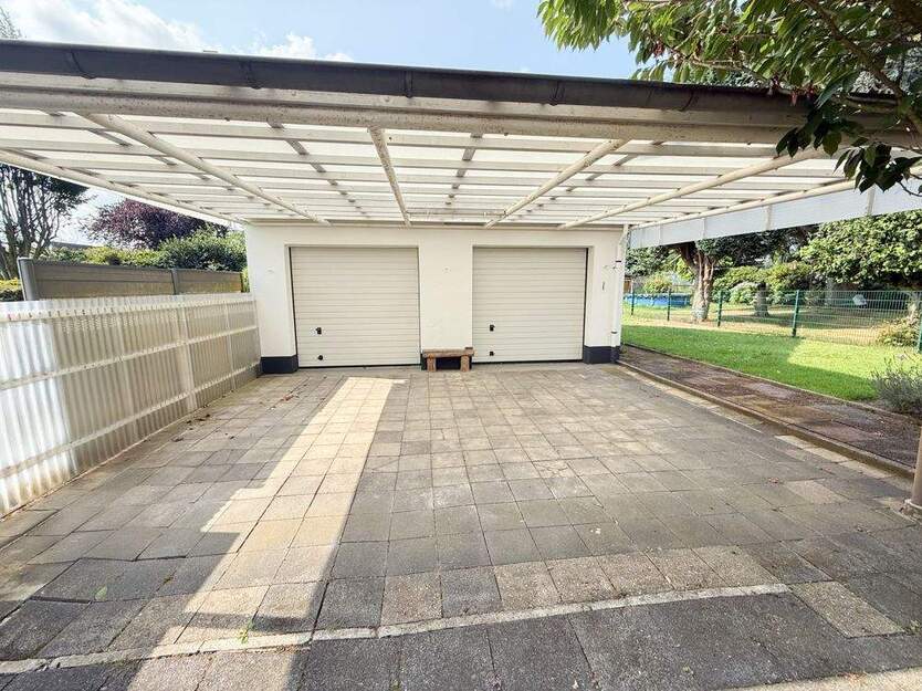 Doppelhaushälfte mit großem Garten und zwei Garagen in Recklinghausen- Hochlar 6 zimmer
