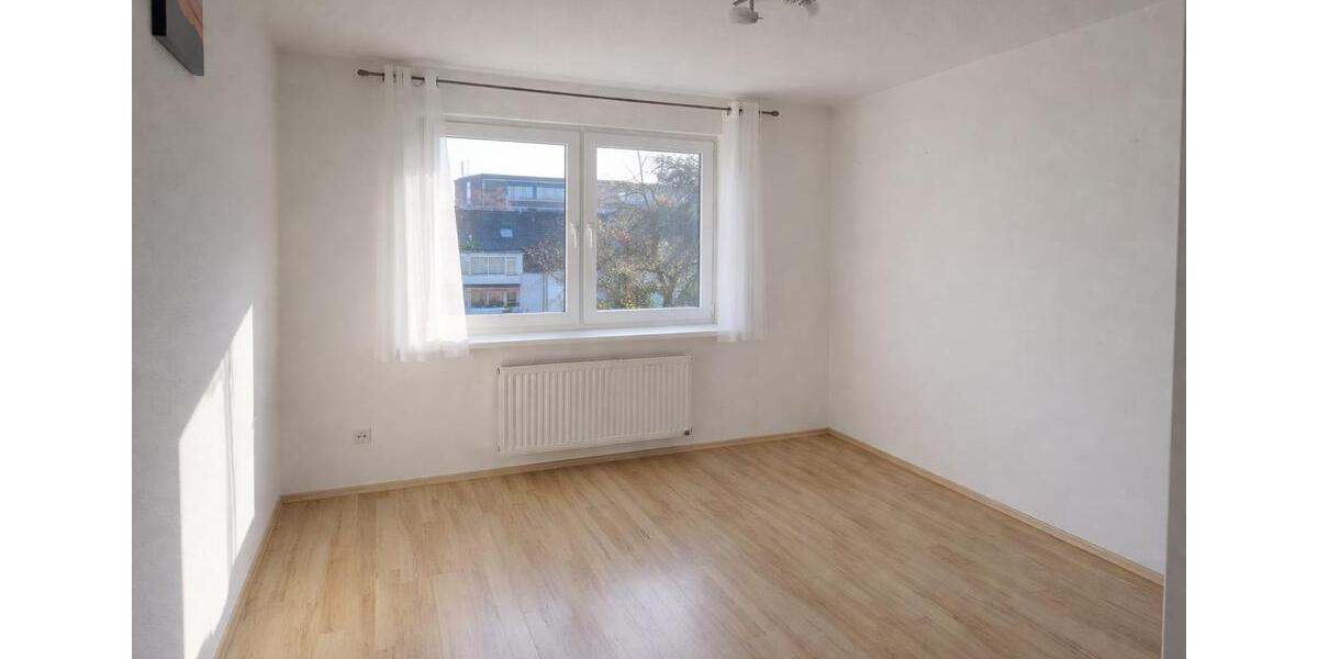 Dachgeschoßwohnung Krefeld Cracau - 3 Zimmer, 86 m&sup2;, 600&euro; | Angebot:26286777