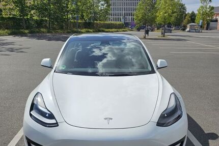 Tesla Model 3 5.265 km 34.300 &euro; Ratingen 40882