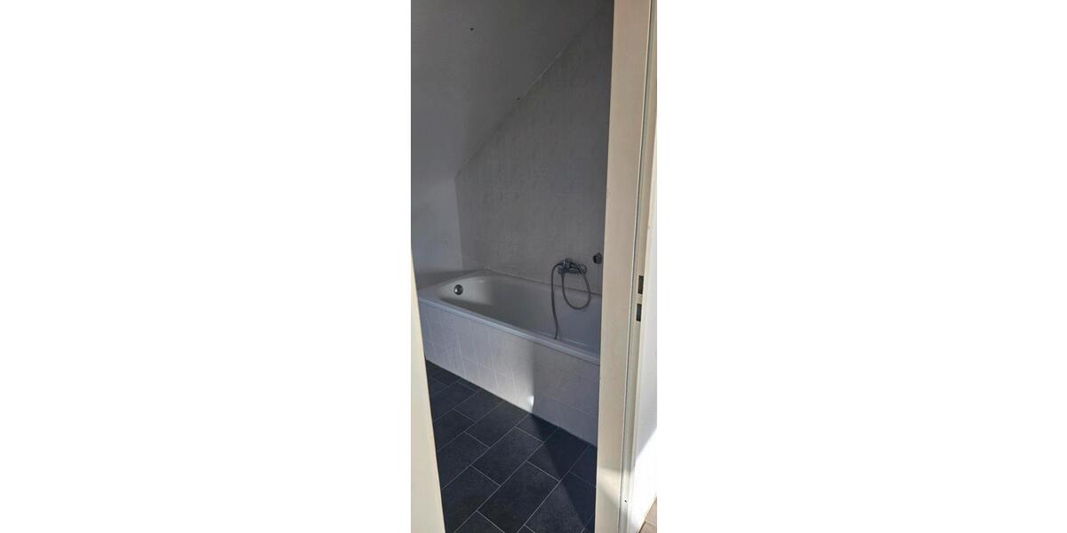 Dachgeschoßwohnung Oberhausen Alstaden - 3 Zimmer, 80 m&sup2;, 910&euro; | Angebot:26042384