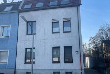 Solides Mehrfamilienhaus mit 3 Wohneinheiten – 16.000 € Miete p.a zimmer