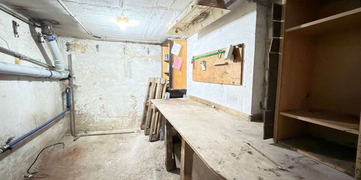 Mehrfamilienhaus mit Potenzial in Dinslaken-Bruch – 5 Wohneinheiten, Garten & Garagen - Mehrfamilienhaus, Wohnhaus Dinslaken Lohberg | Angebot:27119901