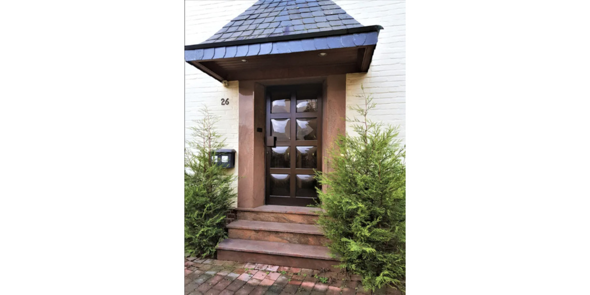 vollmöblierte Doppelhaushälfte auf einem 1200 m² Grundstück 6 zimmer