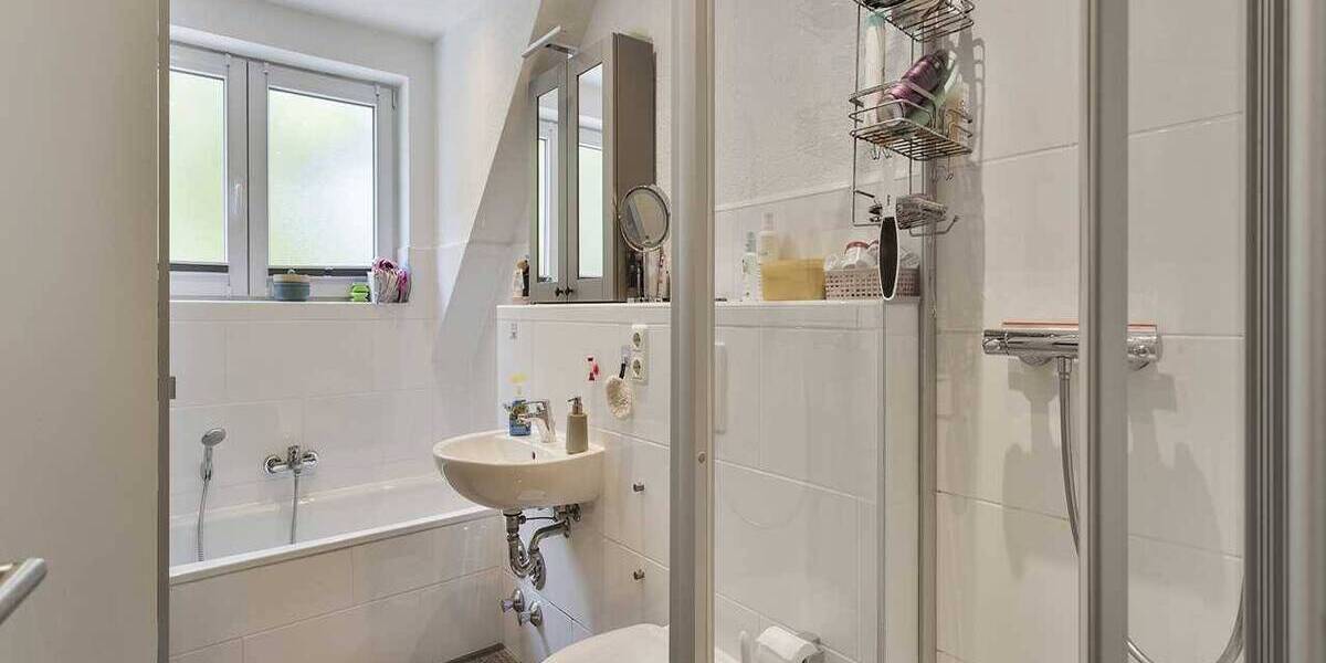 Vermietetes Zwei-Familien-Haus auf großem Grundstück in Ratingen-Hösel 1 zimmer