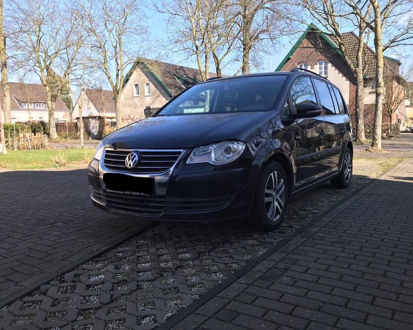 VW Touran 252.000 km 3.999 € Moers 47443