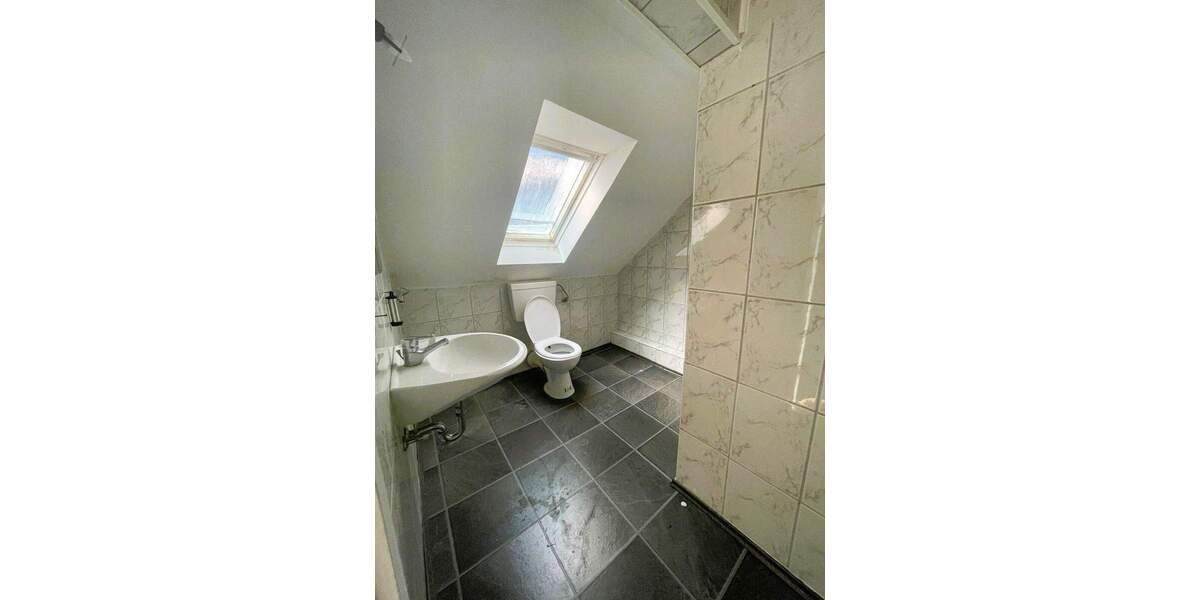 == Reserviert == Ungeschliffener Diamant zimmer