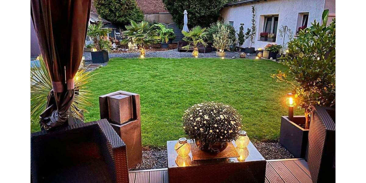 Freistehendes Zwei-Familienhaus mit großem Garten und Garage in DU-Bergheim 7 zimmer