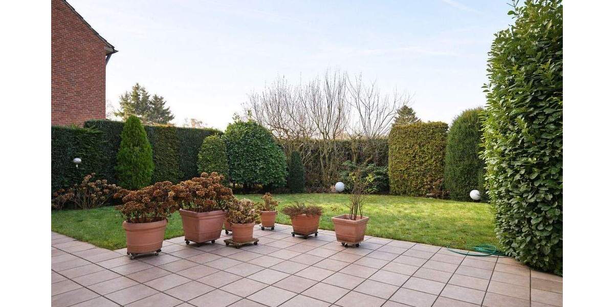 Bockumer Platz! Schöne Erdgeschosswohnung mit großer Terrasse, eigenem Garten und Garage 2 zimmer