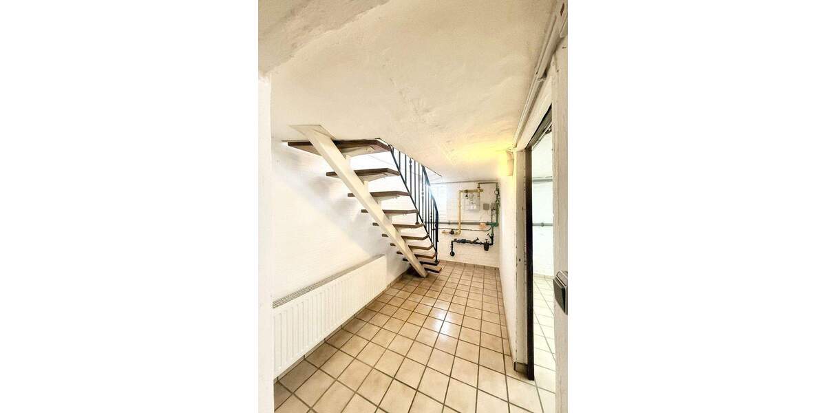 Provisionsfrei: Renoviertes Haus *Einbauküche *Energiekl. E *Ausbaureserve *Mehrgenerationsfähig 5 zimmer