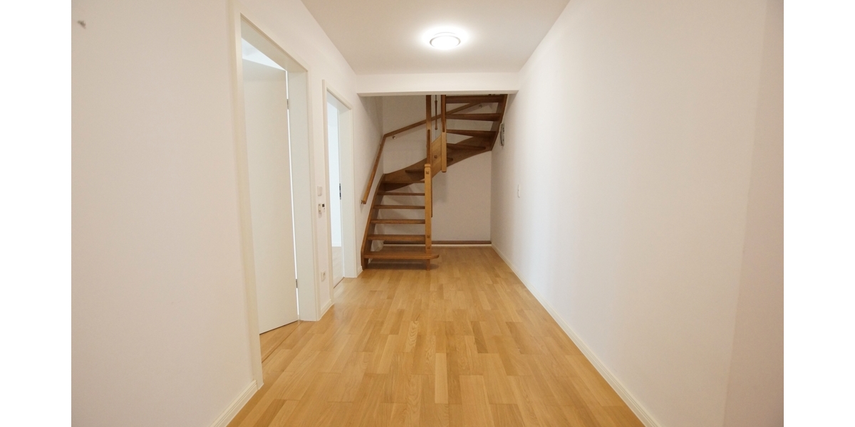 Moderne und großzügige 5 Zimmer-Wohnung über zwei Etagen mit separatem Eingang und Einbauküche - Maisonettenwohnung Düsseldorf Heerdt | Angebot:26971454