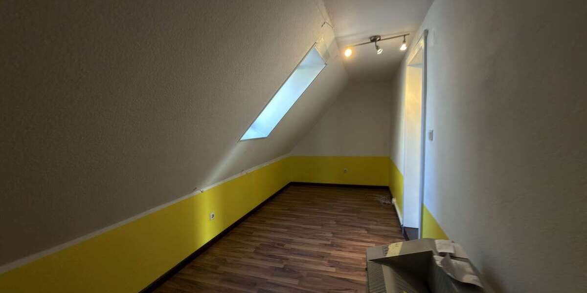 Charmante 2,5-Zimmer-Dachgeschosswohnung in Hattingens Altstadt mit hohen Decken und Komfort - Dachgeschoßwohnung Hattingen | Angebot:27365948