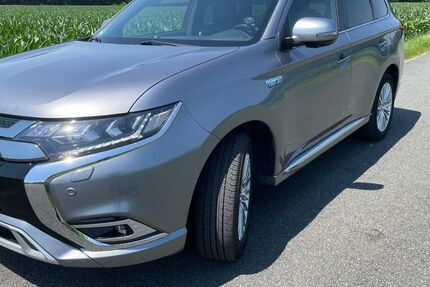 Mitsubishi Plug-in Hybrid Outlander 98.500 km 17.900 &euro; Dorsten 46284