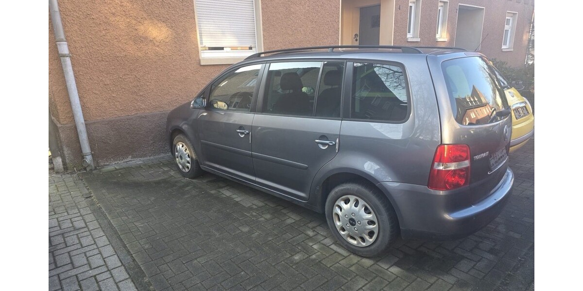 VW Touran 194.000 km 1.150 &euro; Dinslaken 46535