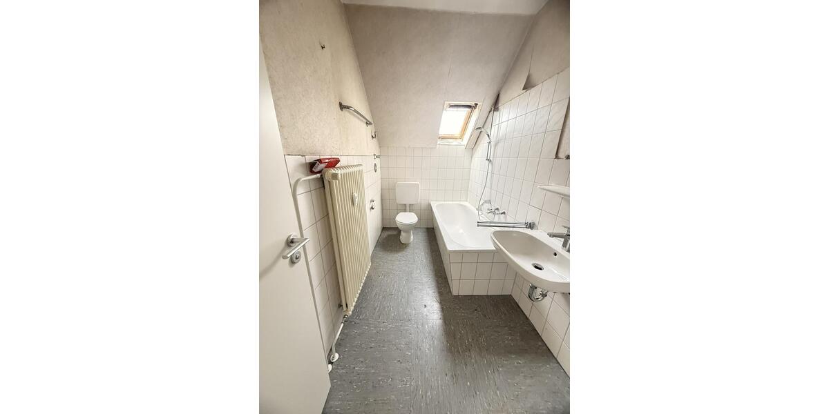 Dachgeschoßwohnung Duisburg Hamborn - 3.5 Zimmer, 70 m&sup2;, 321&euro; | Angebot:26595023