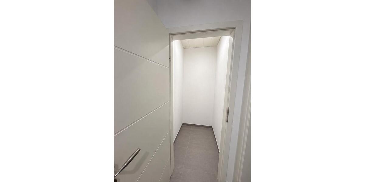 Dachgeschoßwohnung Duisburg Rheinhausen - 3.5 Zimmer, 80 m&sup2;, 198.000&euro; | Angebot:27258760
