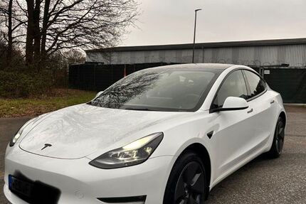 Tesla Model 3 22.318 km 30.600 &euro; Voerde 46562