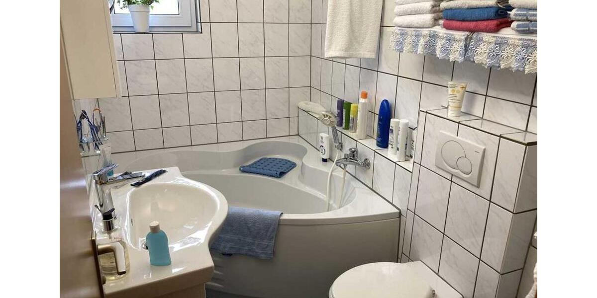 Erdgeschoßwohnung Duisburg Ruhrort - 6 Zimmer, 108 m&sup2;, 140.000&euro; | Angebot:23298929