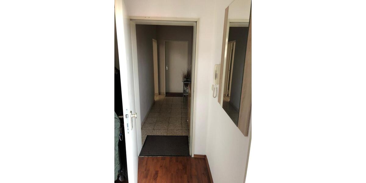 Klein Dachgeschosswohnung in der 4.Etage 2.5 zimmer