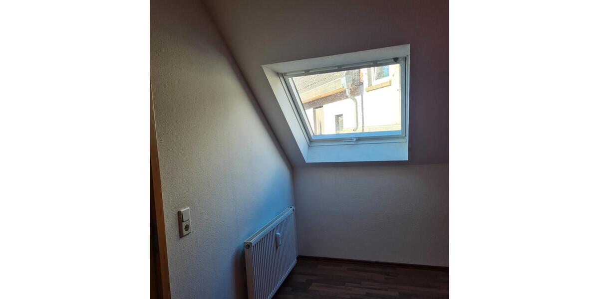 Dachgeschoßwohnung Krefeld Dießem - 2 Zimmer, 40 m&sup2;, 400&euro; | Angebot:26313871