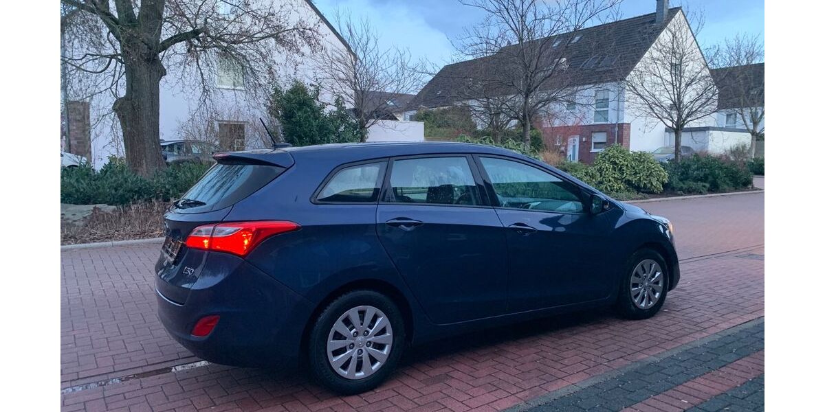 Hyundai i30 94.000 km 7.900 &euro; Bottrop 46244