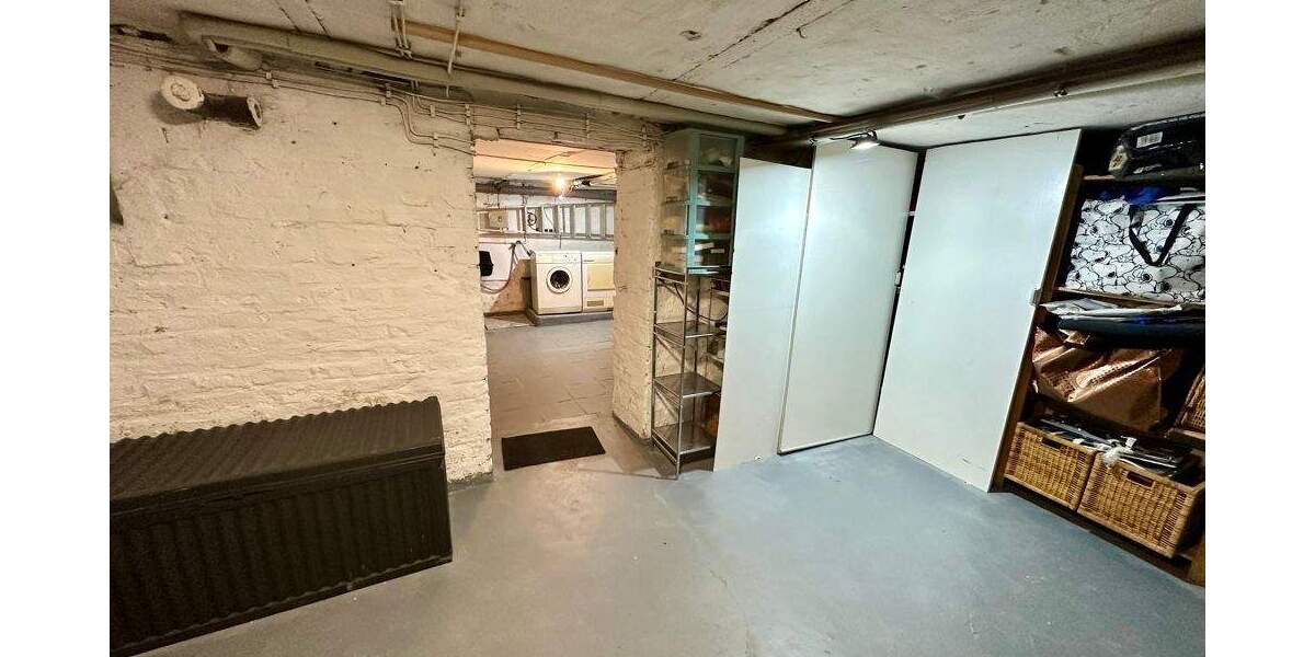 Modernisiertes Zweifamilienhaus mit großer Eigentümerwohnung in Alt-Hamborn! 6 zimmer