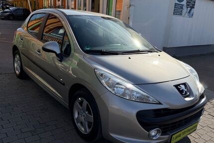 Peugeot 207 85.000 km 3.490 &euro; Essen 45143