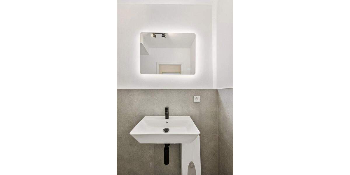 *Provisionsfrei* frisch renovierte 1-Zimmer ETW in St.Tönis mit TG-Stellplatz 1 zimmer